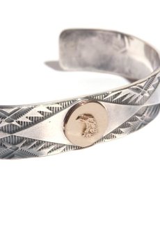 画像2: LARRY SMITH(ラリースミス) / 18K EAGLE FACE STAMP BANGLE (2)