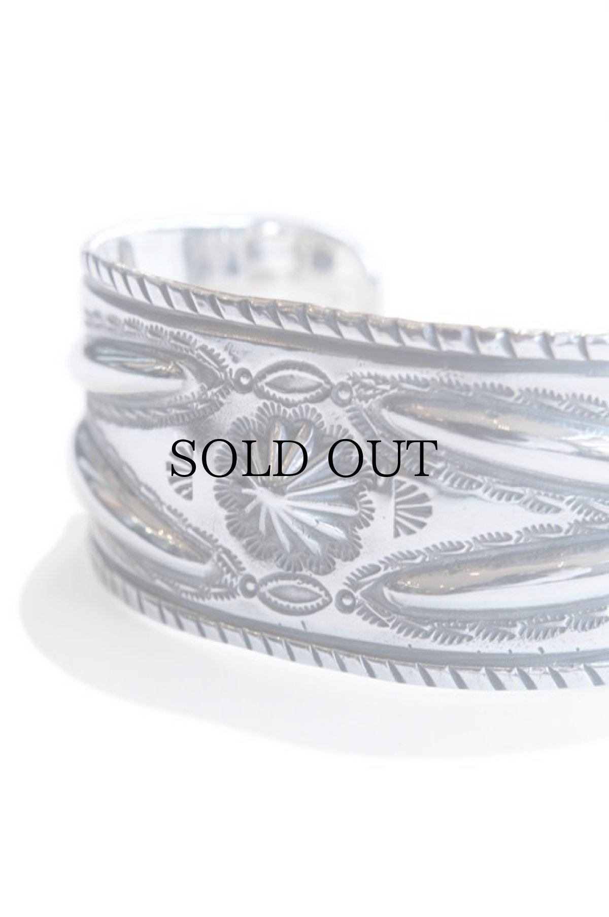 画像4: 【LARRY SMITH】 4 REPOUSSE SHELL BANGLE (4)