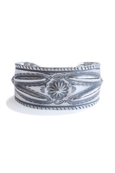 画像2: 【LARRY SMITH】 4 REPOUSSE SHELL BANGLE (2)