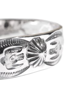 画像4: LARRY SMITH / SHELL REPOUSSE THUNDER BIRD BANGLE (4)