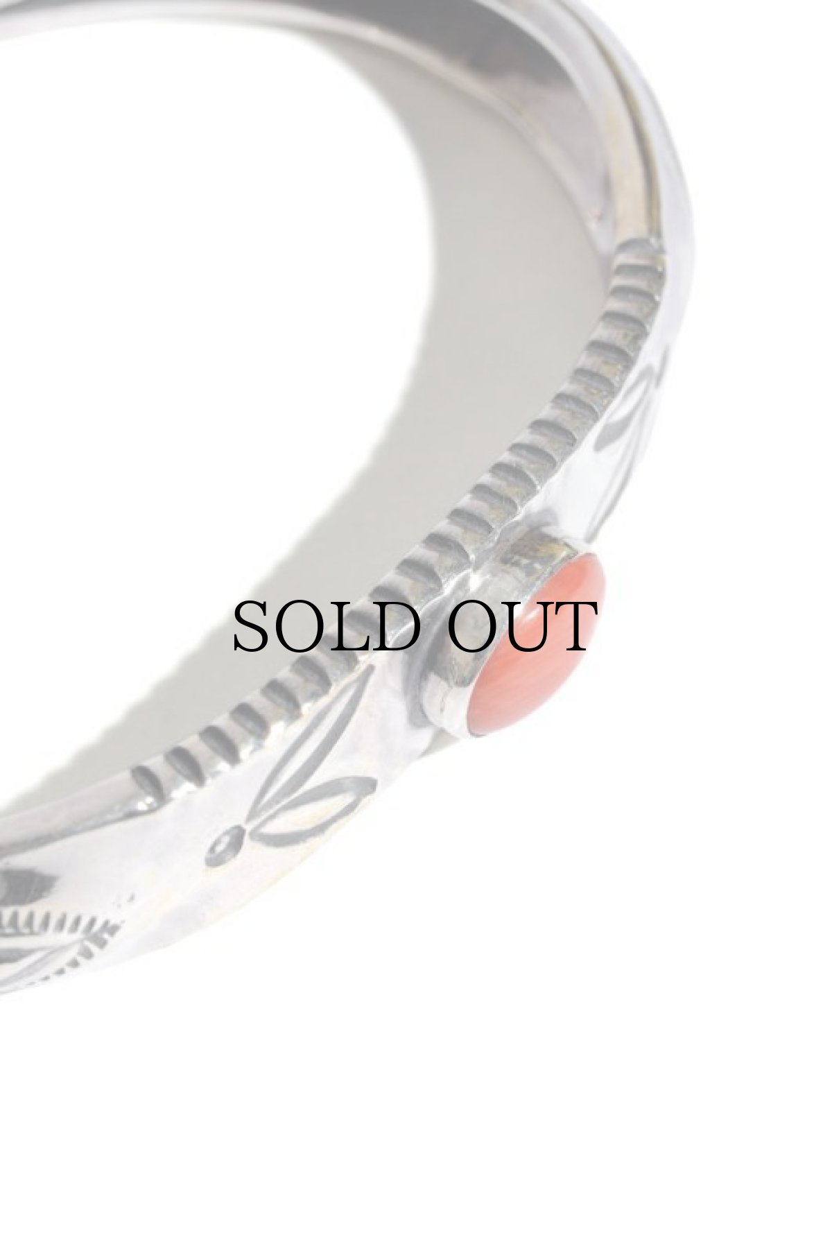 画像4: 【LARRY SMITH】 TRIANGLE REPOUSSE BANGLE CORAL (4)