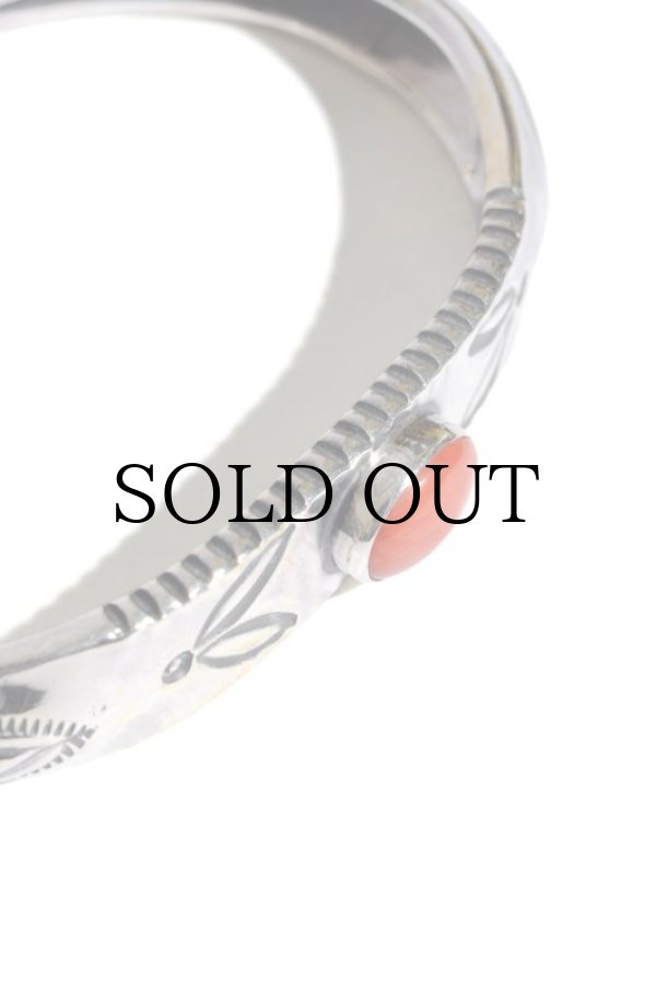 LARRY SMITH(ラリースミス) バングル TRIANGLE REPOUSSE BANGLE CORAL