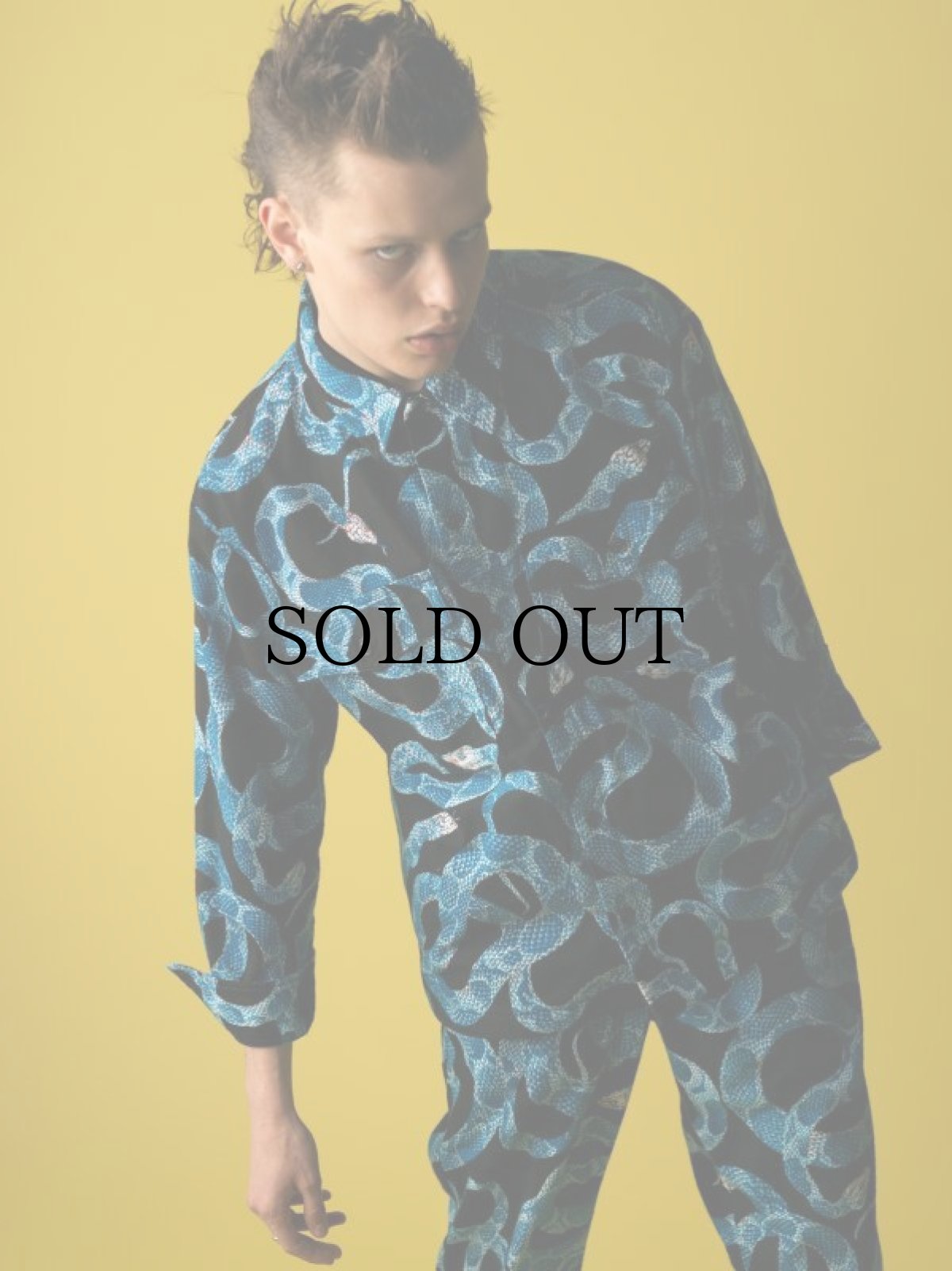 画像7: CALEE / Allover snake pattern over silhouette shirt jacket -BLACK- (7)