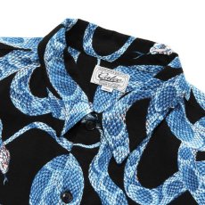 画像2: CALEE / Allover snake pattern over silhouette shirt jacket -BLACK- (2)