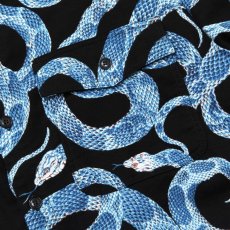 画像3: CALEE / Allover snake pattern over silhouette shirt jacket -BLACK- (3)