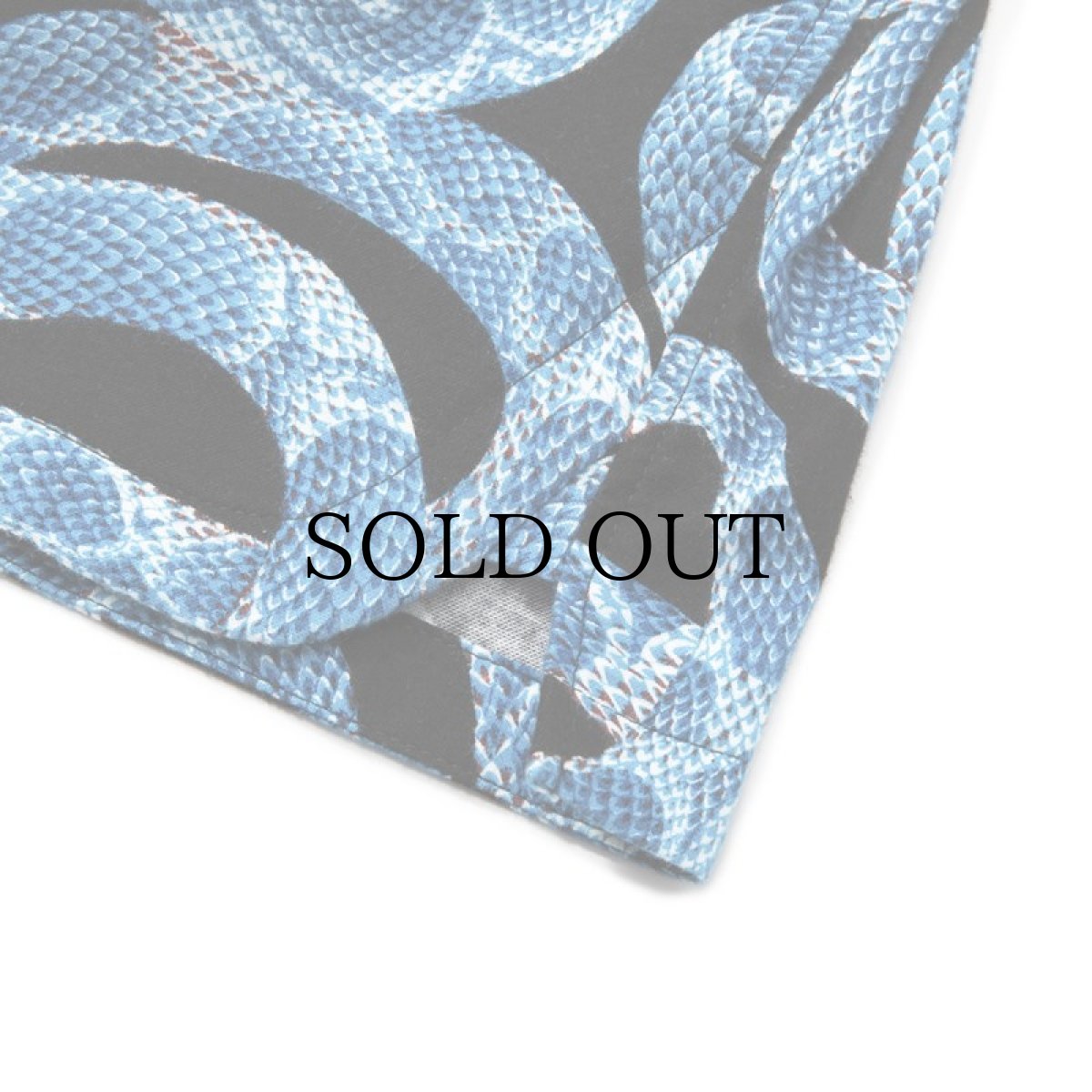 画像4: CALEE / Allover snake pattern over silhouette shirt jacket -BLACK- (4)