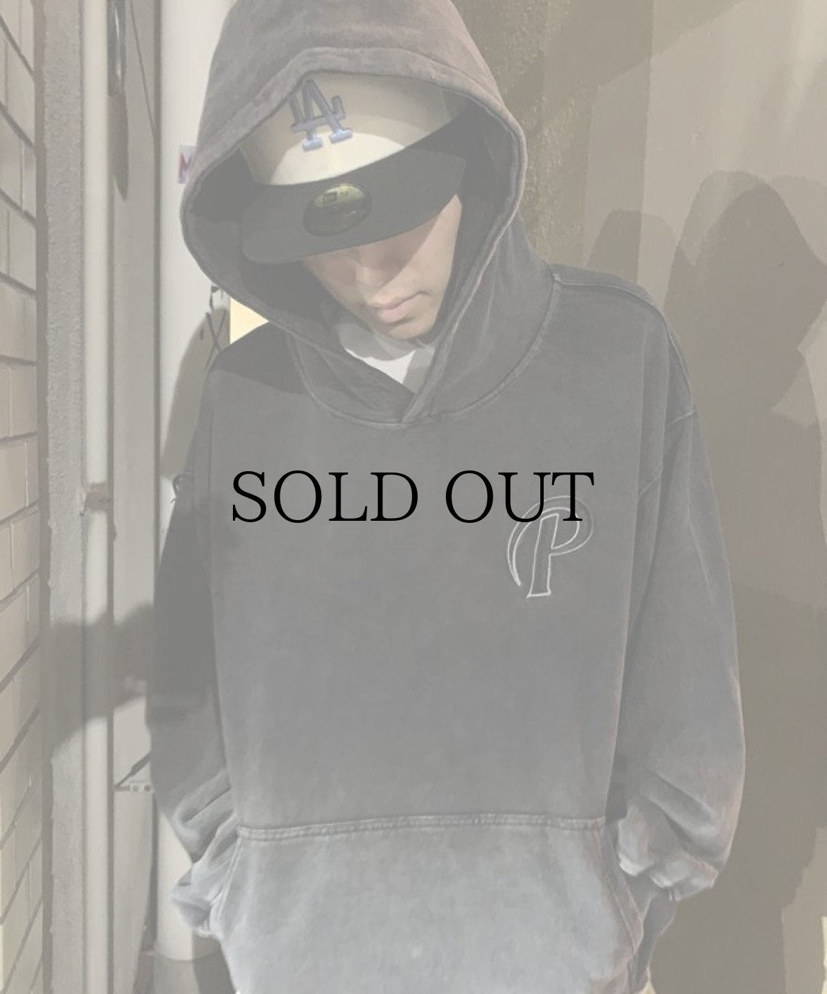 画像1: PWNED(パウンド) / ORIGIMAL BLACK WASH HOODIE (1)