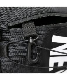 画像4: NEW ERA / コードパック 28L プリントロゴ ブラック × ホワイト (4)