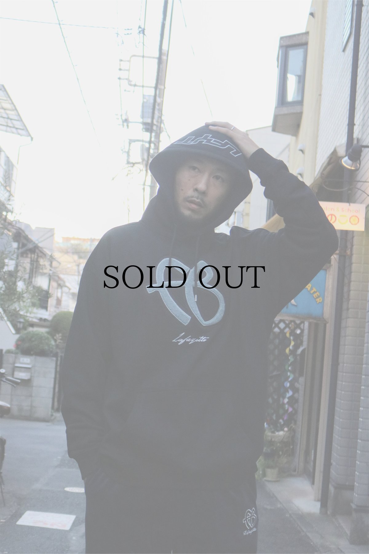 画像13: 【40%OFF】 LFYT(ラファイエット) / LFYT x FUBU CHENILLE PATCH HOODIE (13)