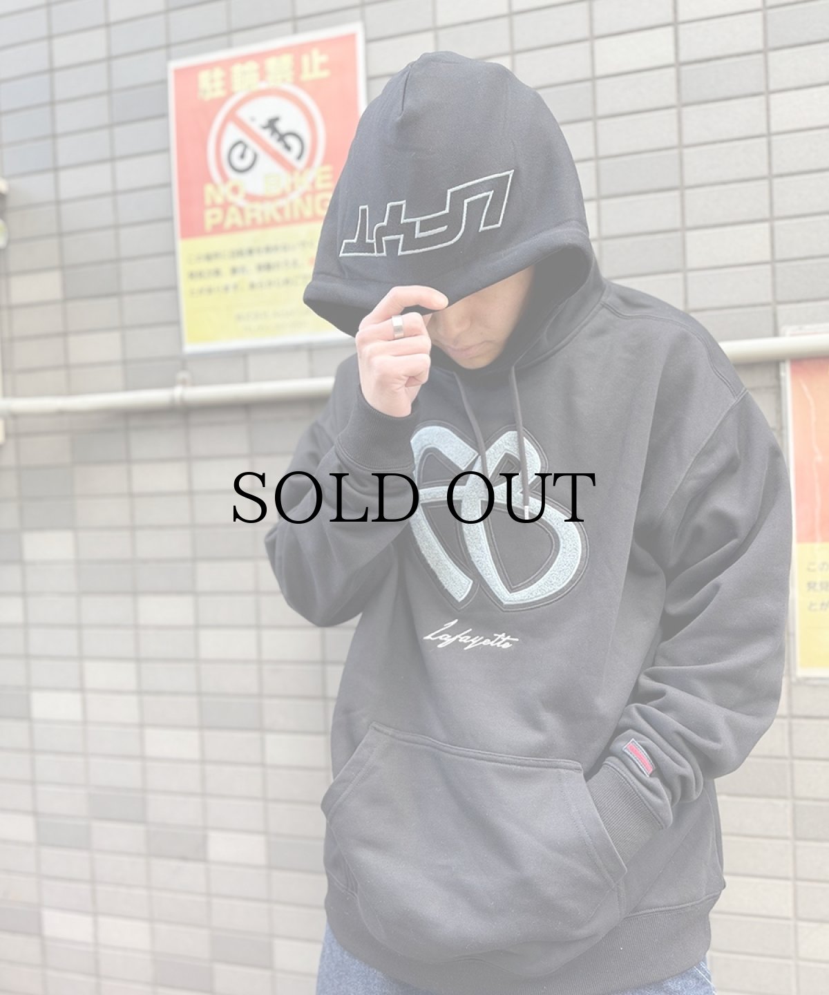 画像1: 【40%OFF】 LFYT(ラファイエット) / LFYT x FUBU CHENILLE PATCH HOODIE (1)