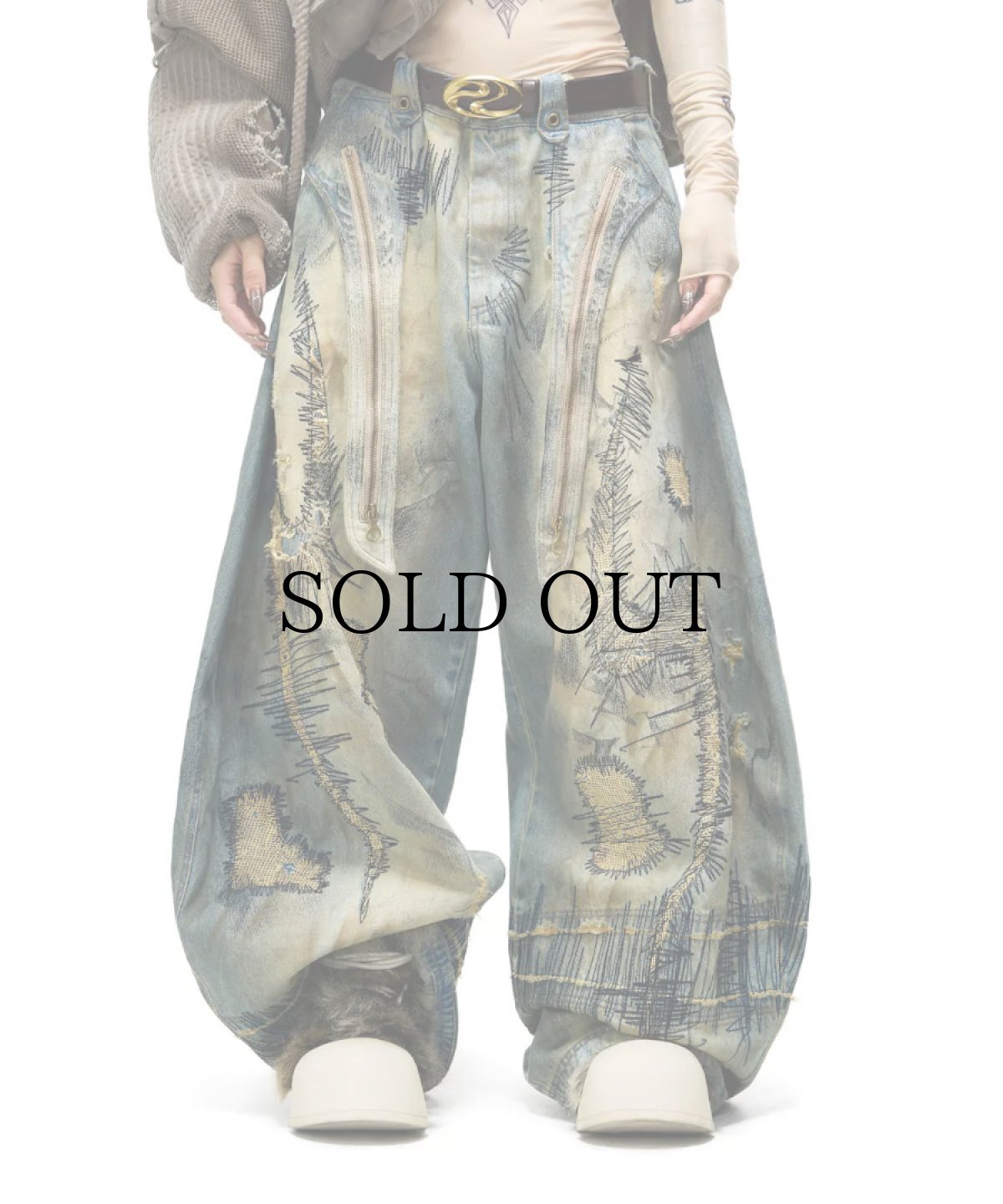 画像1: Personsoul / Stain Embroidery Scimitar Jeans (1)