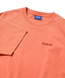 画像16: LFYT(ラファイエット) / OLD ENGLISH LOGO PIGMENT DYED TEE (16)