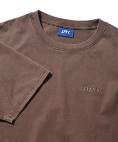 画像15: LFYT(ラファイエット) / OLD ENGLISH LOGO PIGMENT DYED TEE (15)