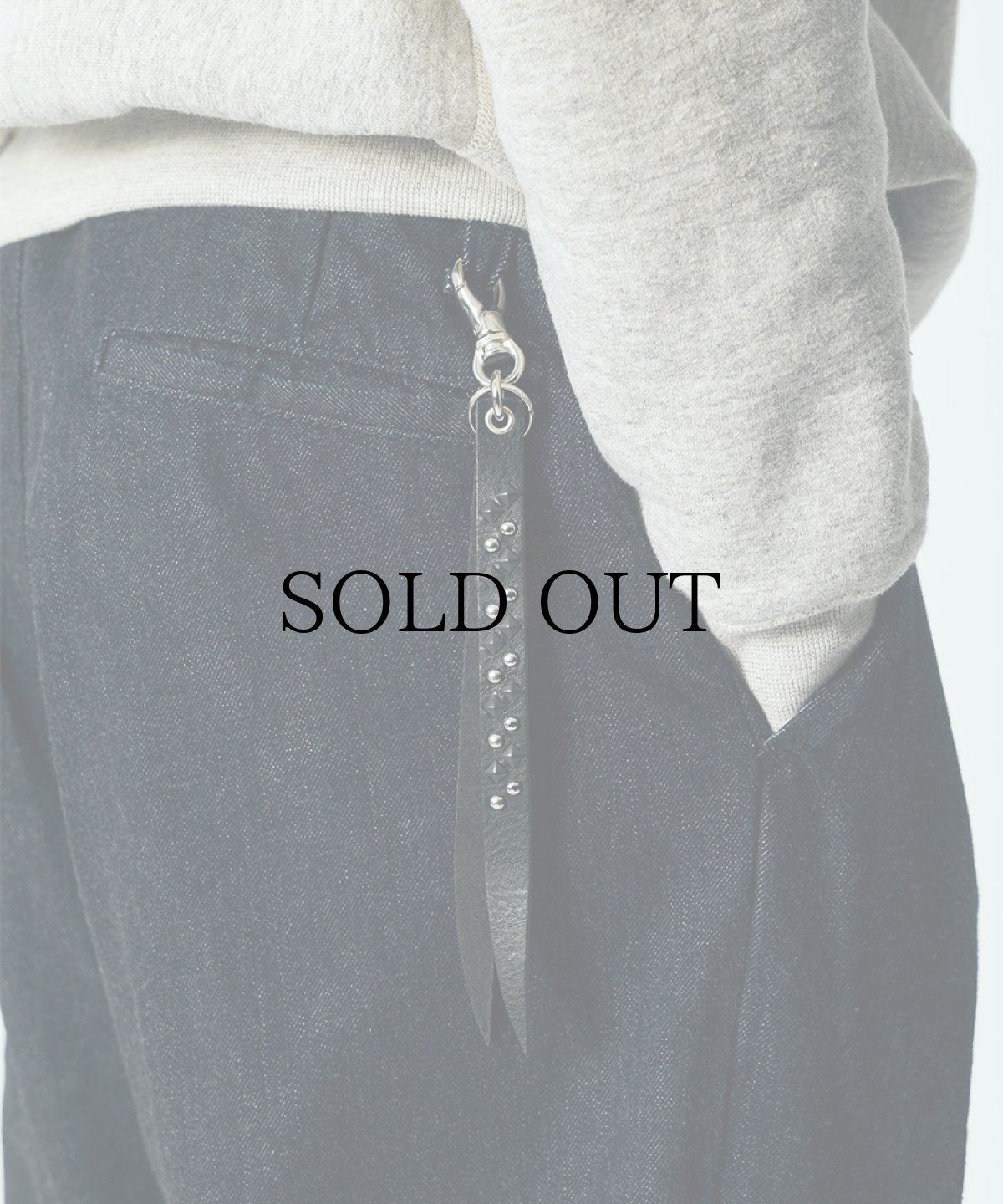 画像4: CALEE(キャリー) / ROUND & PYRAMID STUDS LEATHER SHORT KEY RING (4)