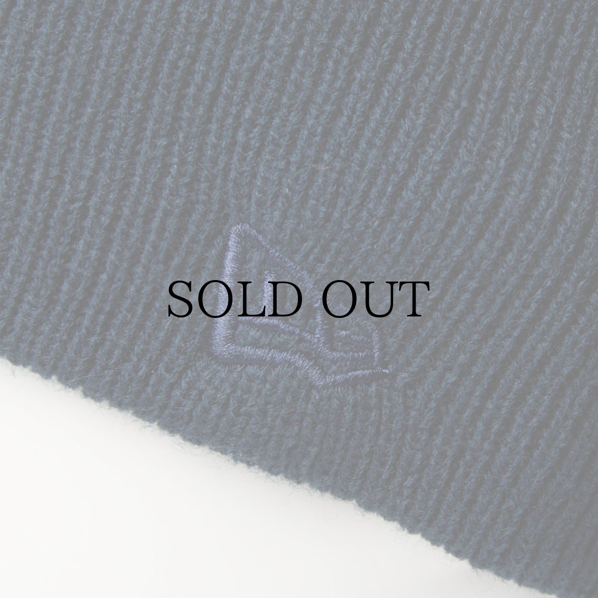 画像3: NEW ERA / ベーシック ビーニー Rhinestone ビッグロゴ ニューヨーク・ヤンキース (3)