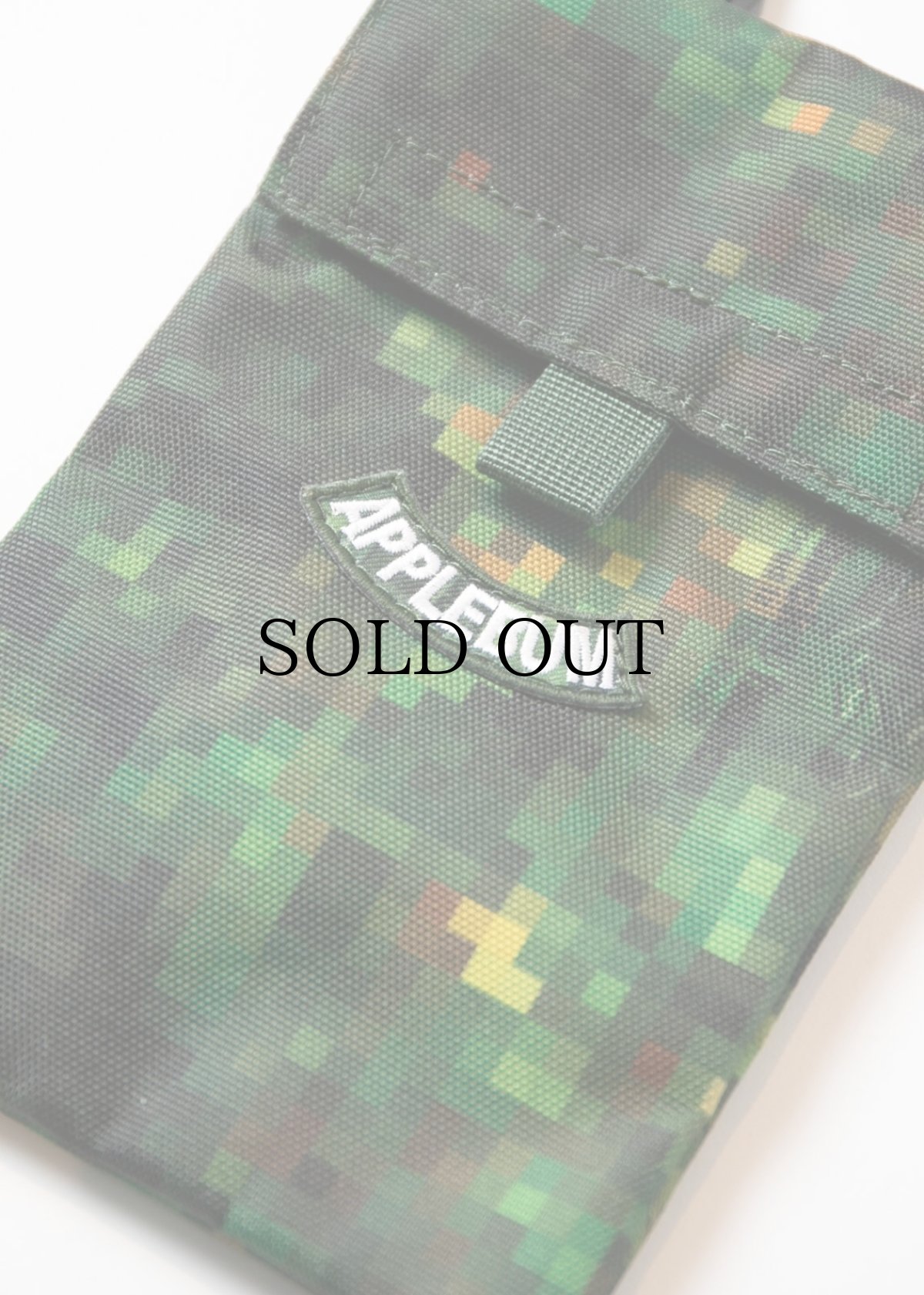画像4: APPLEBUM(アップルバム) / “Pixel Camo” Neck Pouch (4)