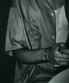 画像11: CALEE(キャリー) / EMBROIDERY SNAKE S/S SH ＜MIHO MURAKAMI DESIGN＞ (11)