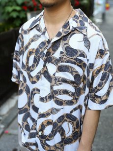画像2: CALEE(キャリー) / ALLOVER SNAKE PATTERN S/S SH (2)